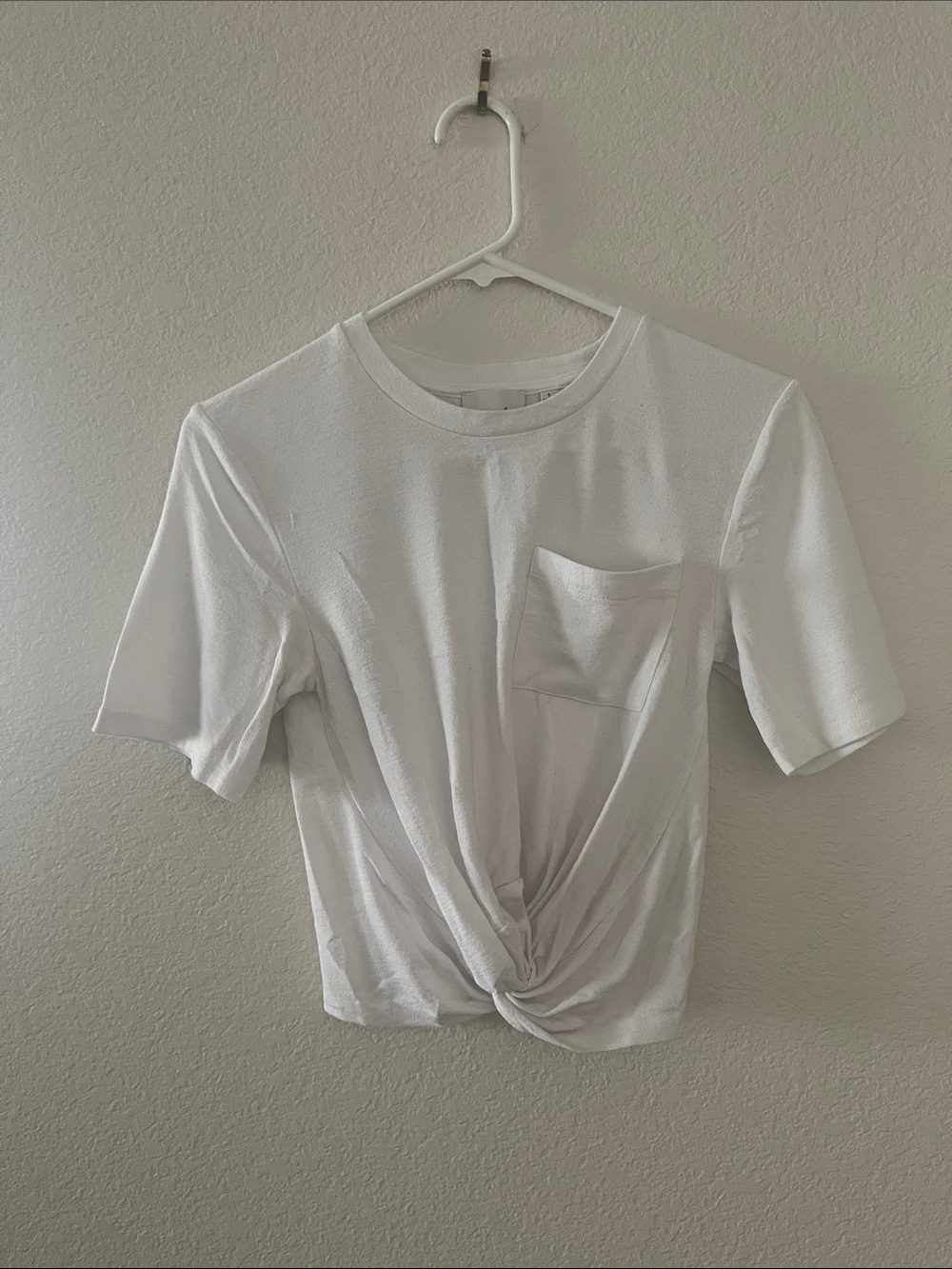 Wilfred White Twist-Front Pocket Tee